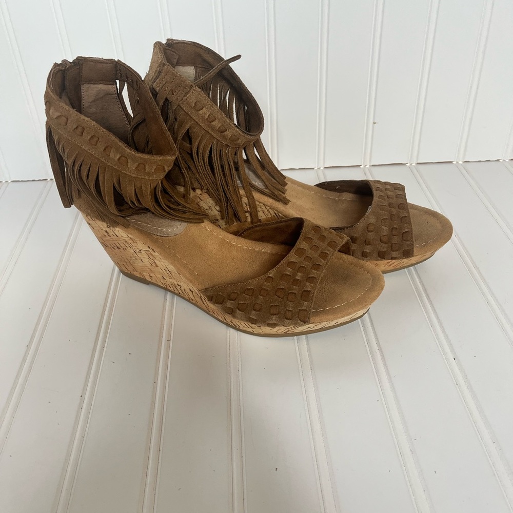Minnetonka Isabel Wedge With Suede Fringe